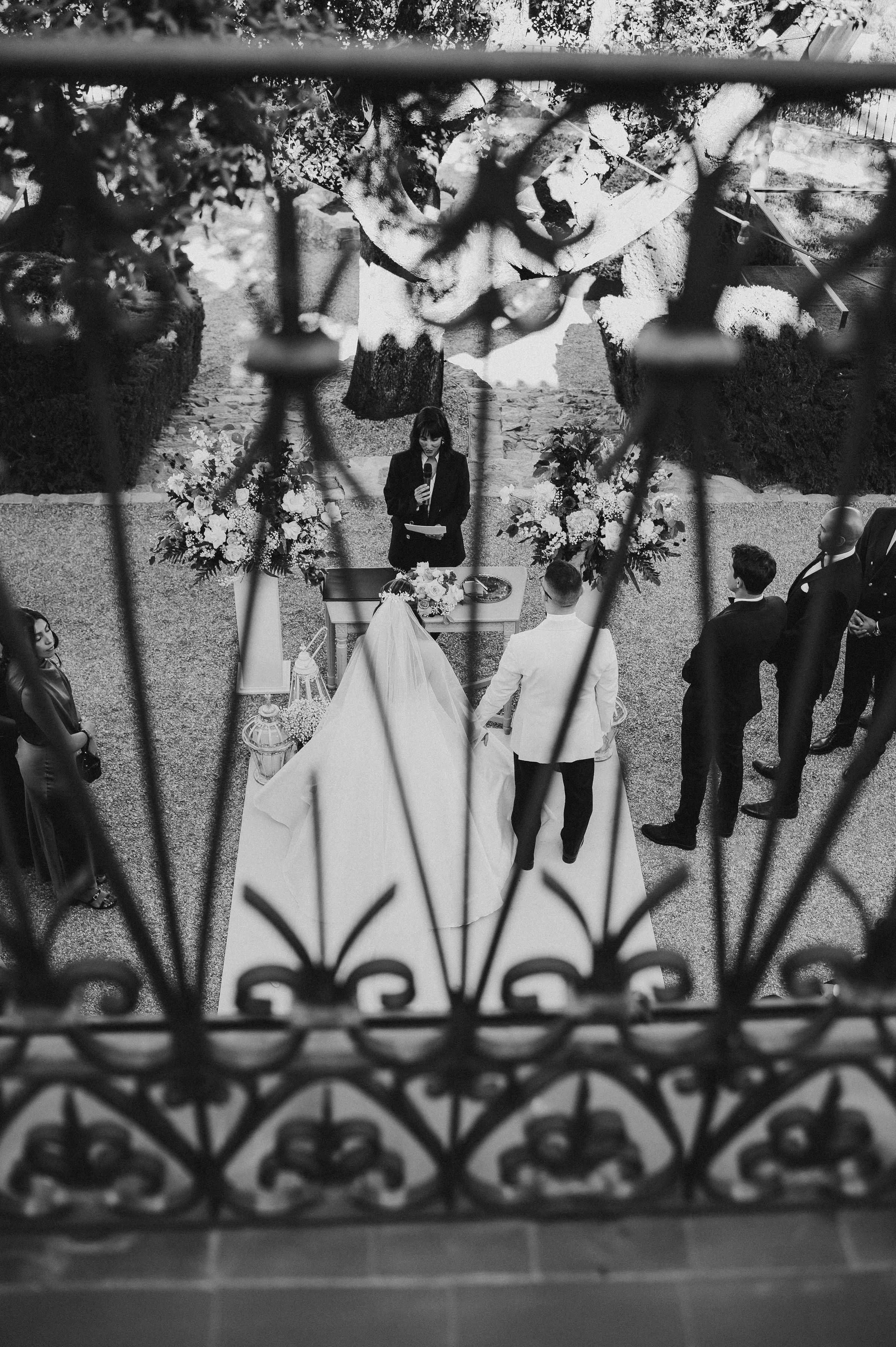 Escena decorativa de boda usada como referencia de dirección estética